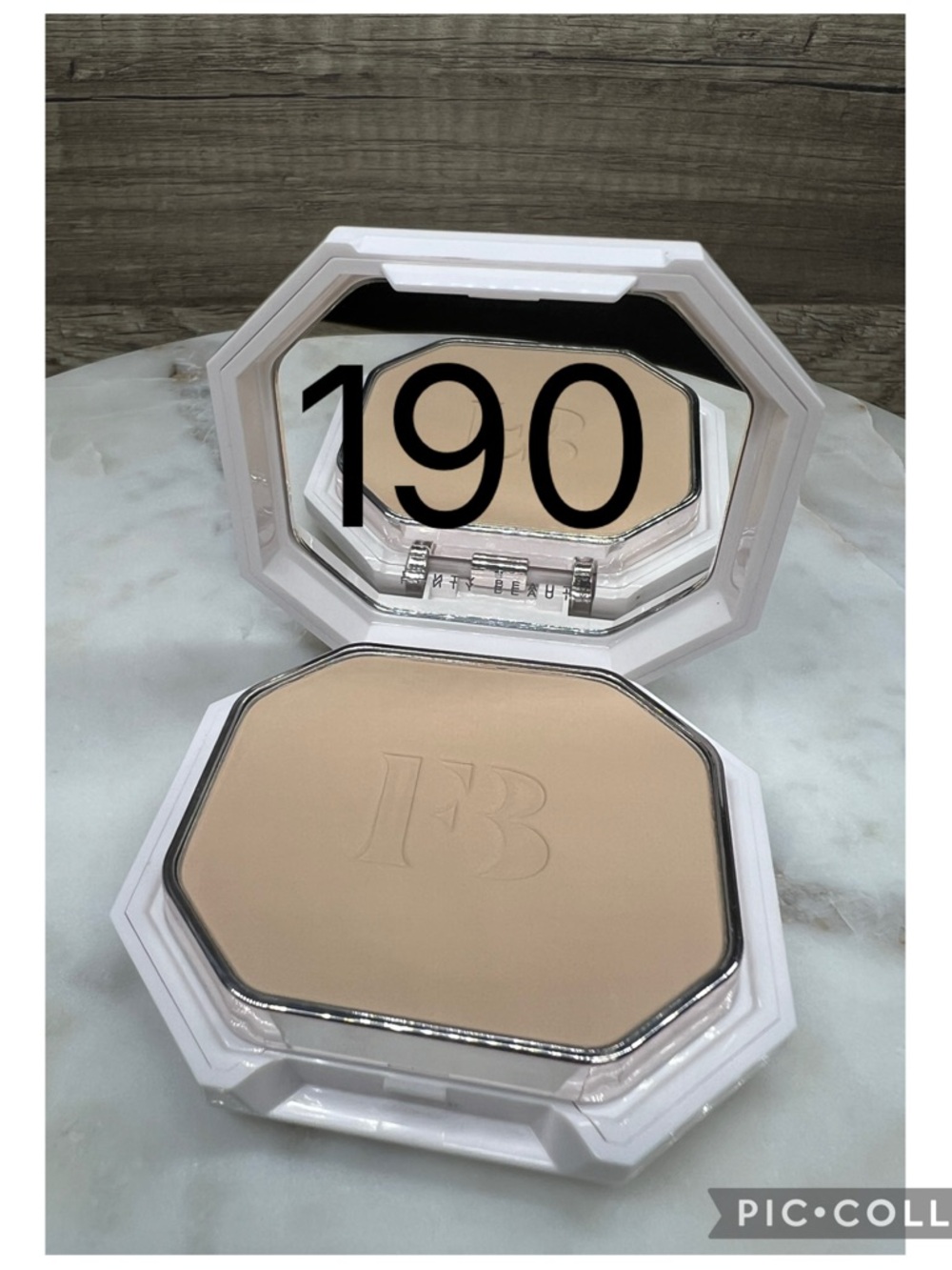 Fenty Beauty Pro Filt’r Soft Matte Powder Foundation -190